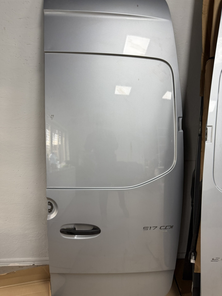 Двері Дверка задня ліва-права комплект Sprinter W907 W910
