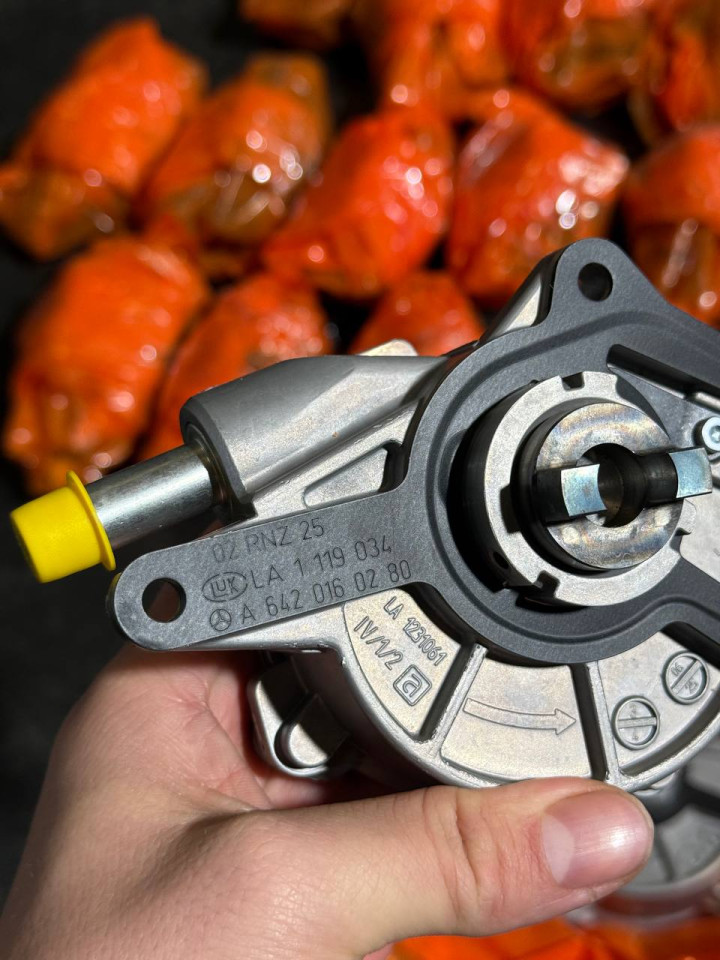 Насос вакуумний OM642 W906-W907-W639