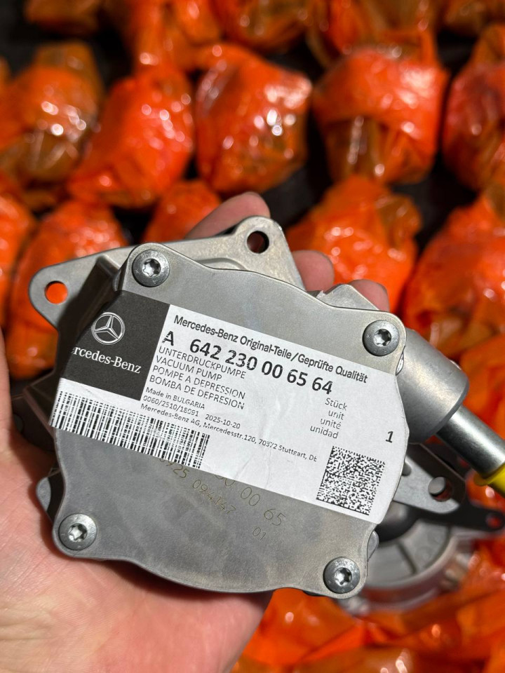 Насос вакуумний OM642 W906-W907-W639