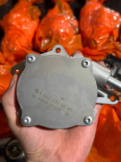 Насос вакуумний OM642 W906-W907-W639