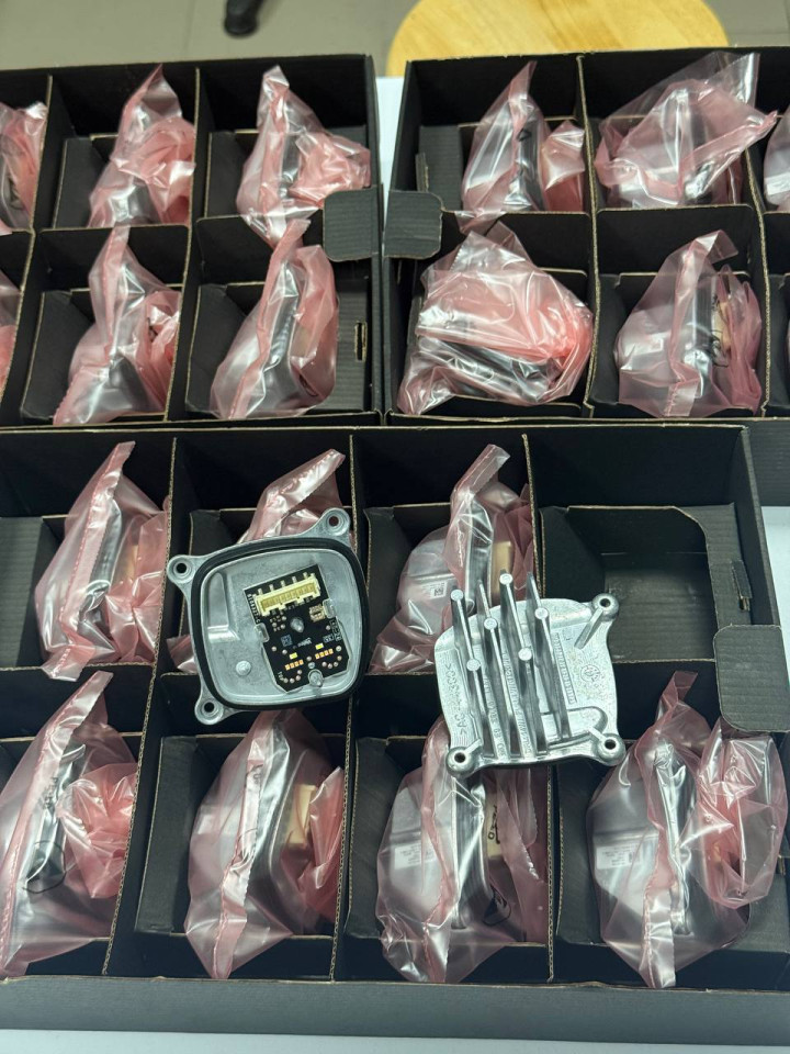 Блок керування LED фарою поворот малий A910825060064 Правий