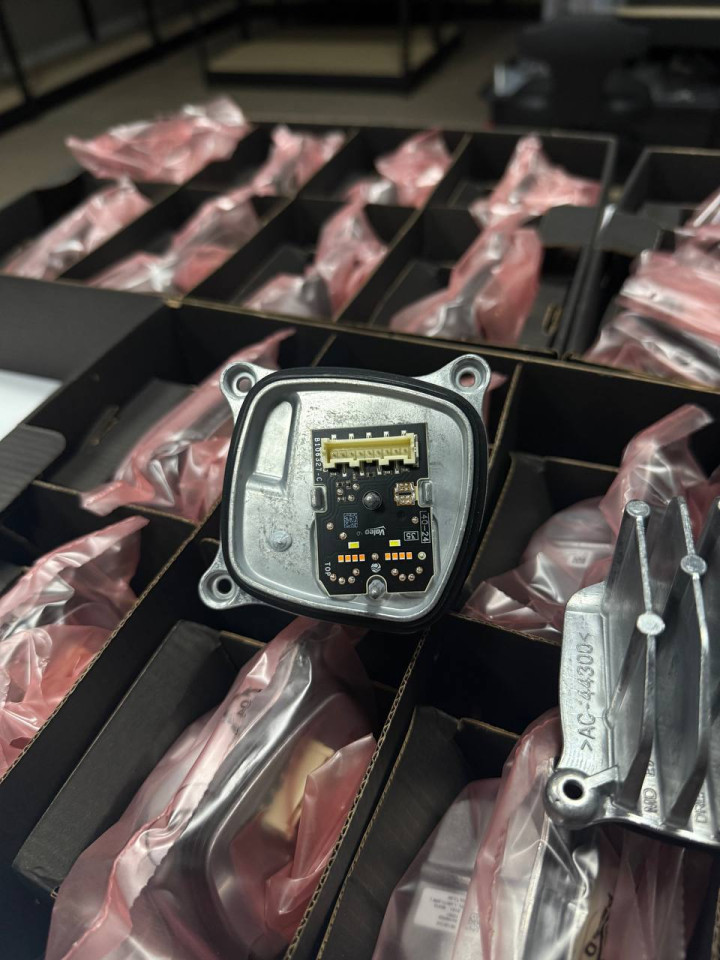 Блок керування LED  фарою поворот малий A910825050064 ЛІВИЙ