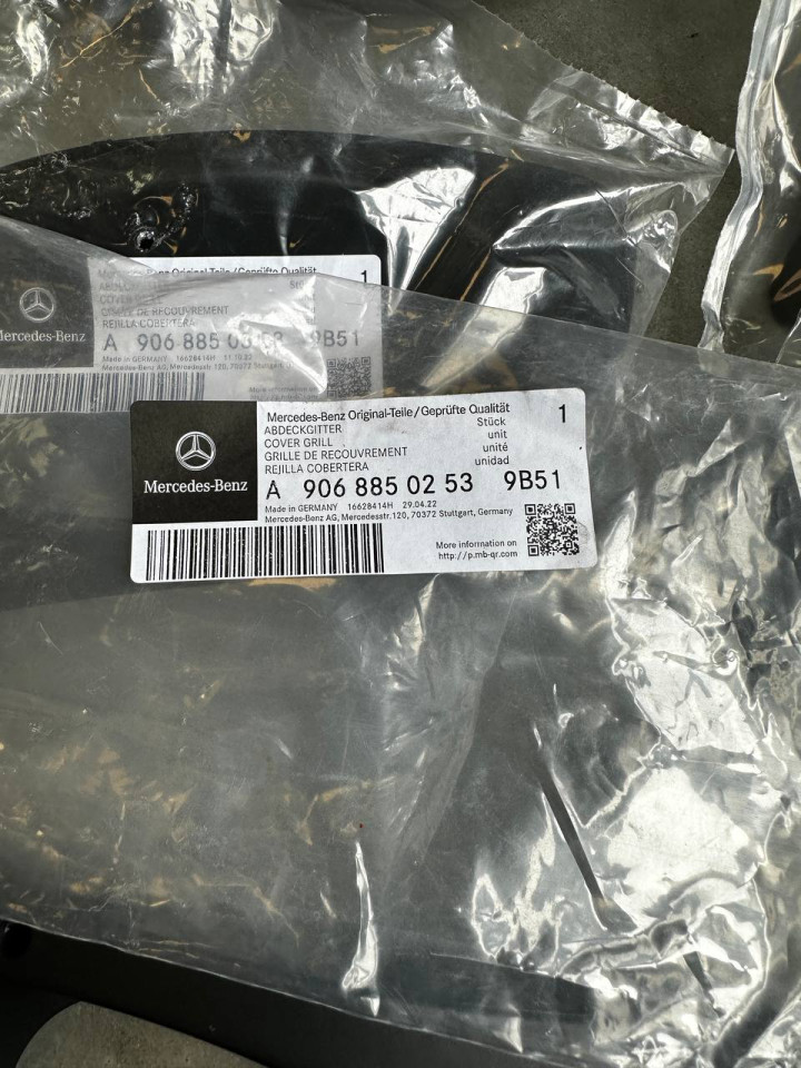 Накладка на туманку W906 рестайлІнг ліва A90688502539B51