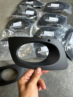 Накладка на туманка права сторона A90688503539B51