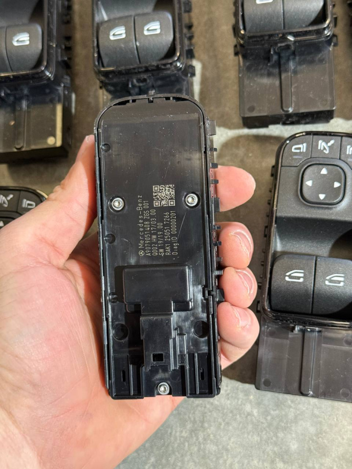 Кнопка блок керування склопІдйомником L W907 з електродзеркалами