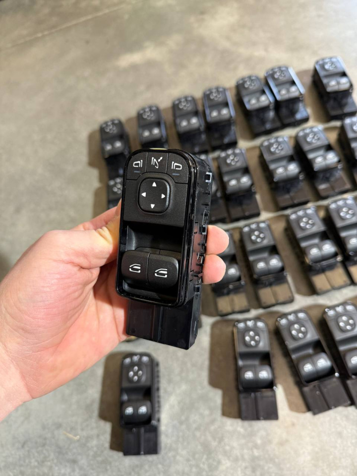 Кнопка блок керування склопІдйомником L W907 з електродзеркалами