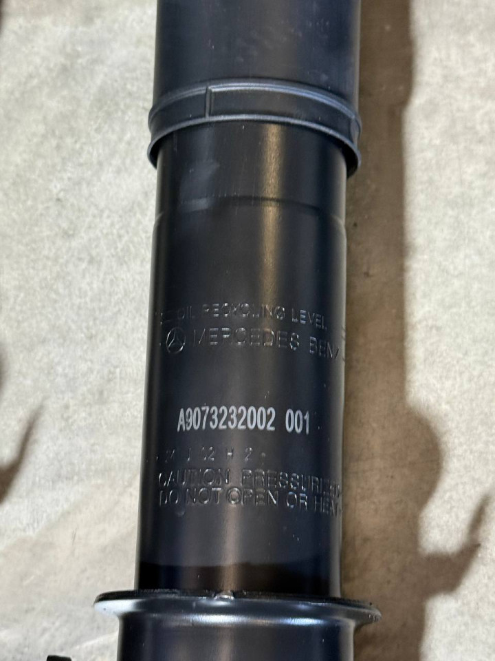 Амортизатор передній в зборі з пильниками та подушками Спарка W906-W907 