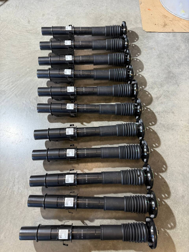 Амортизатор передній в зборі з пильниками та подушками Спарка W906-W907 