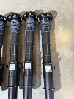 Амортизатор передній в зборі з пильниками та подушками Спарка W906-W907 