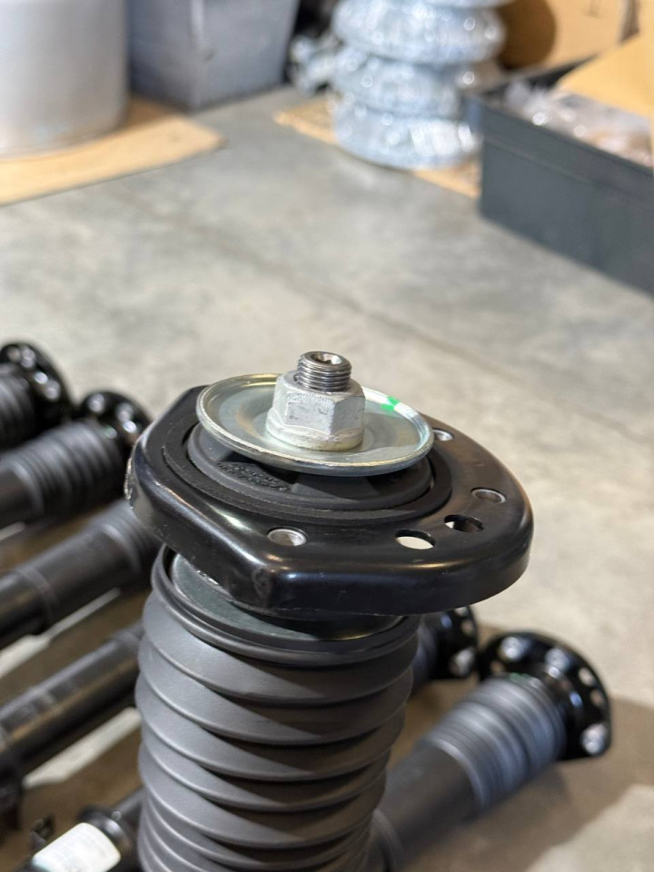 Амортизатор передній в зборі з пильниками та подушками Спарка W906-W907 