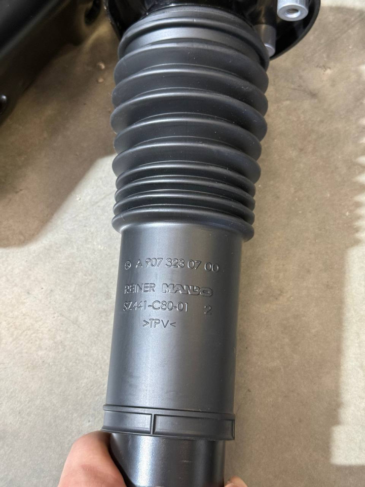 Амортизатор передній в зборі з пильниками та подушками Спарка W906-W907 