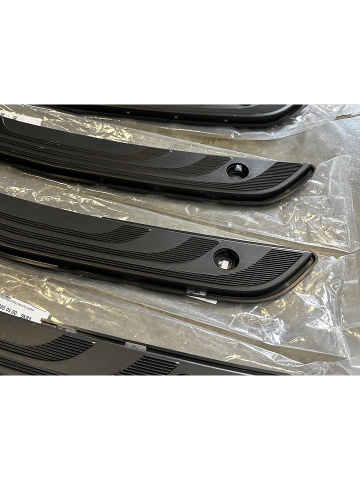 Підніжка (накладка) в передній бампер W907