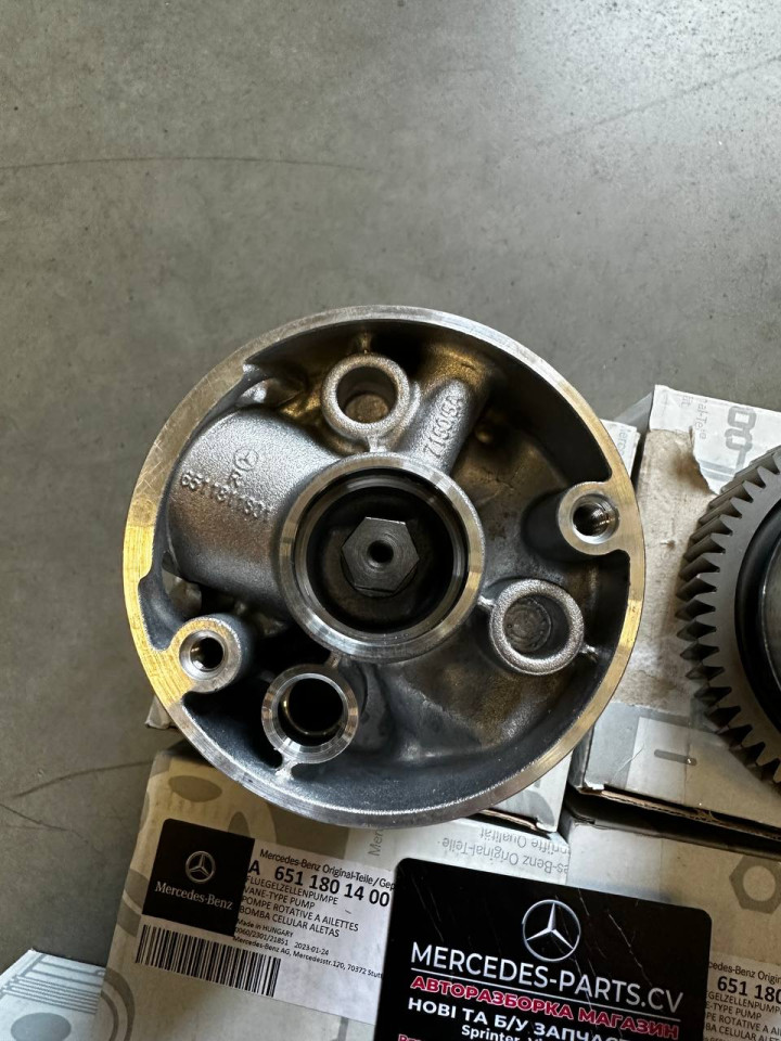 Насос масляний MB Sprinter 2.2CDI 09- OM651 A6511801400