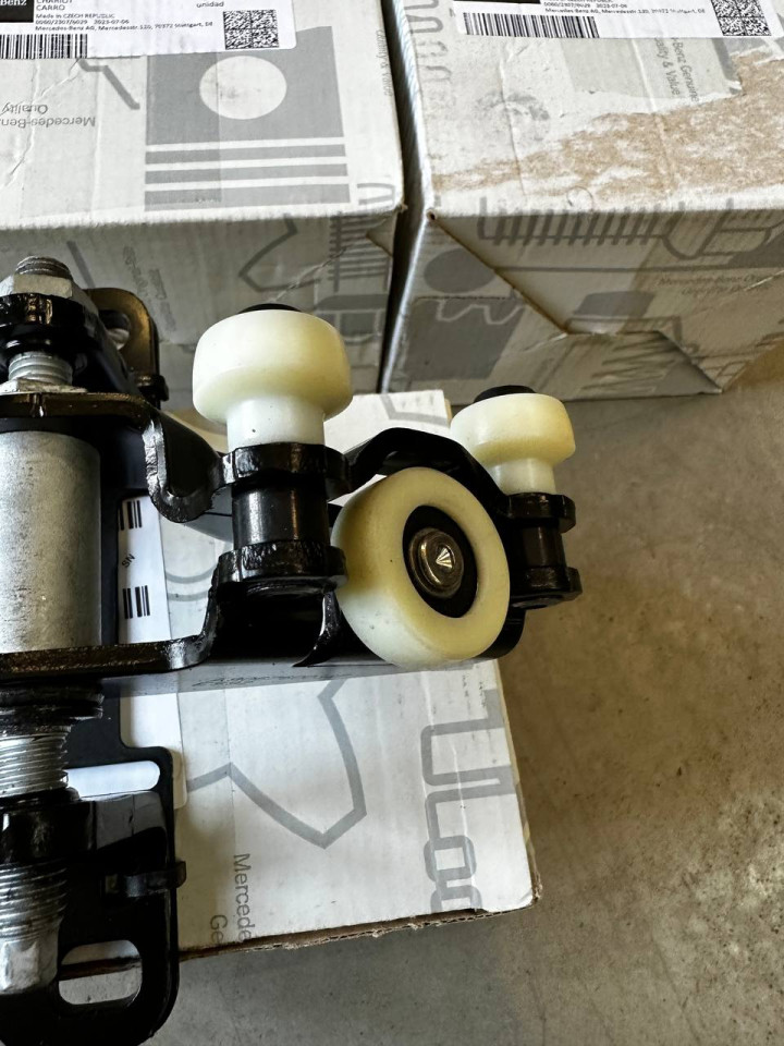 Ролик дверей (бічних/средний) MB Sprinter/VW Crafter 06- 9067600347