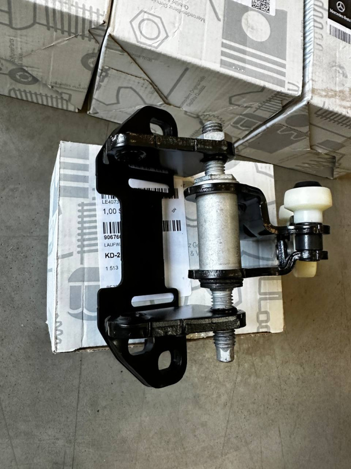 Ролик дверей (бічних/средний) MB Sprinter/VW Crafter 06- 9067600347