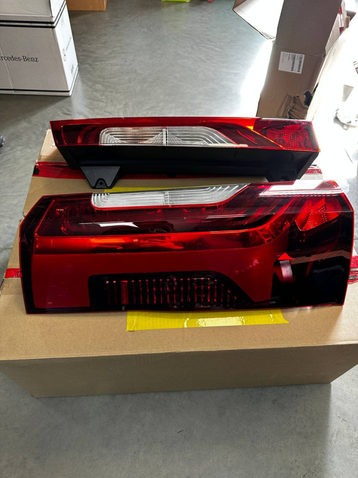 Ліхтар задній MB Sprinter W907/W910 18- L+R  LED MB ORIGINAL