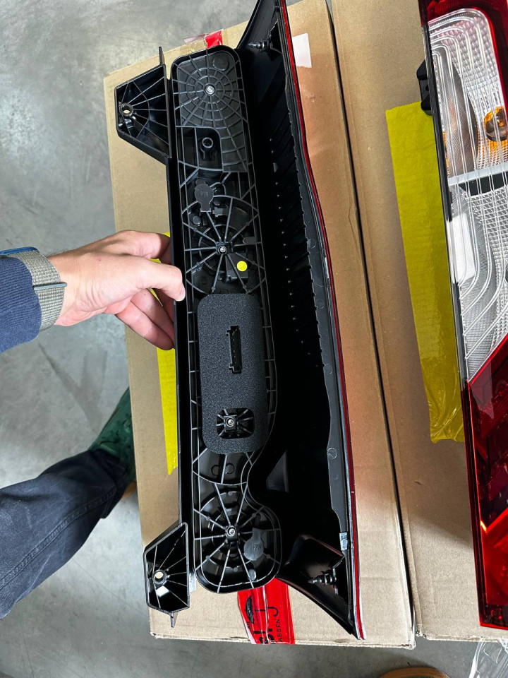 Ліхтар задній MB Sprinter W907/W910 18- L+R  LED MB ORIGINAL