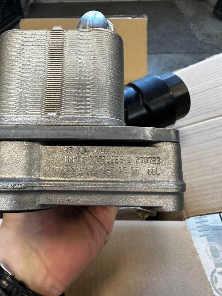 Теплообмінник Корпус фільтра масляного (з радіатором) MB OM651