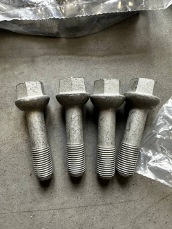 Болт колеса MB Sprinter/VW Crafter 06- (M14x1.5mm) під легкосплавні диски