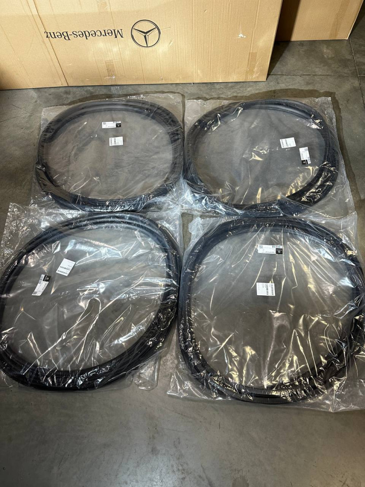 Ущільнювач бокових зсувних дверей по колу W906 -W907