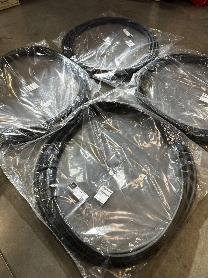 Ущільнювач бокових зсувних дверей по колу W906 -W907