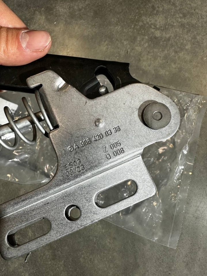 Механізм регулювання тросів ручника (кронштейн) W906-W907