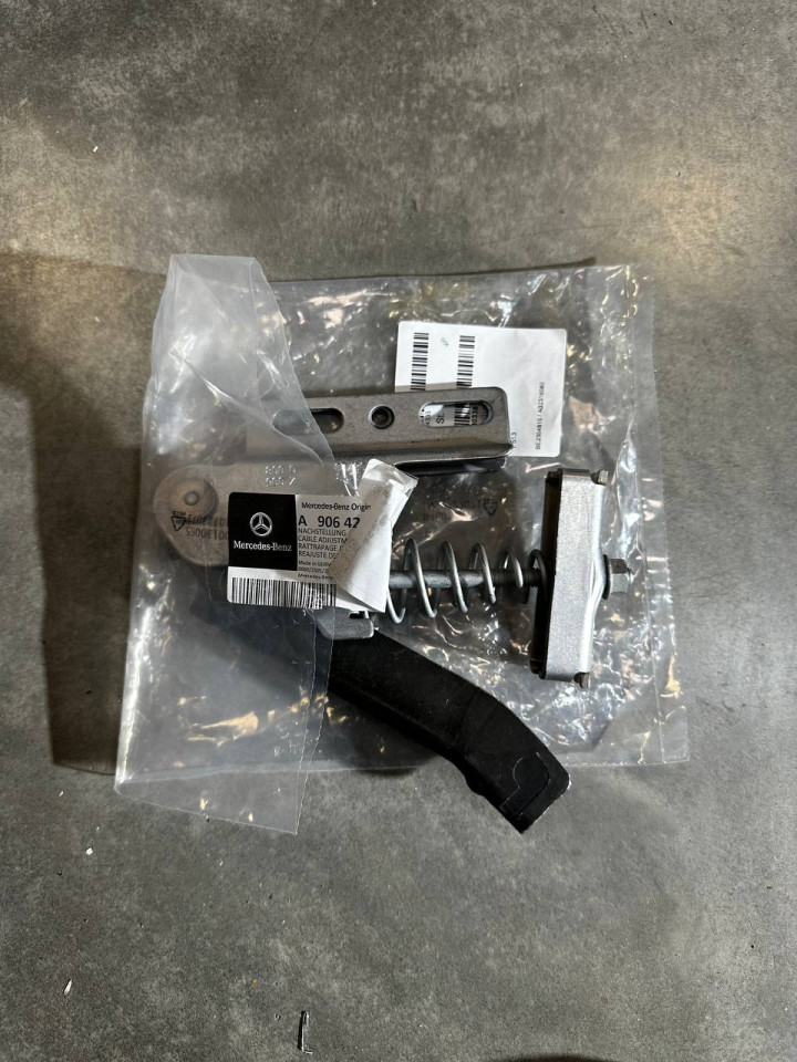 Механізм регулювання тросів ручника (кронштейн) W906-W907