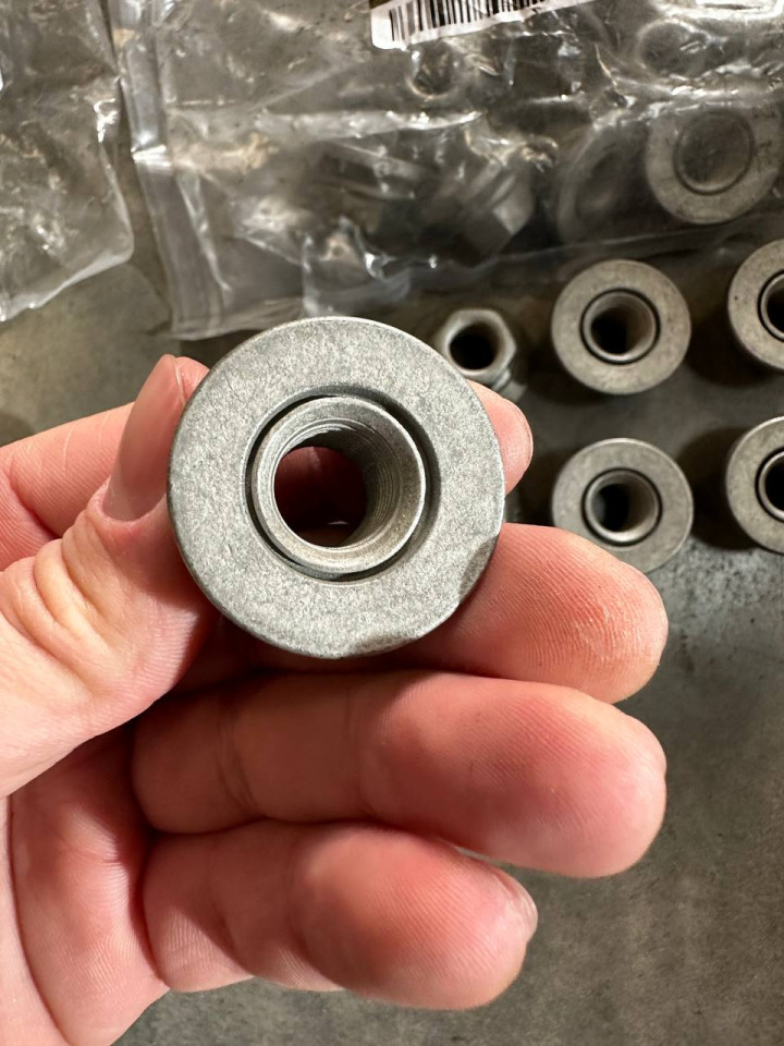 Гайка шпильки підсилена з великою шайбою СПАРКА W906-907