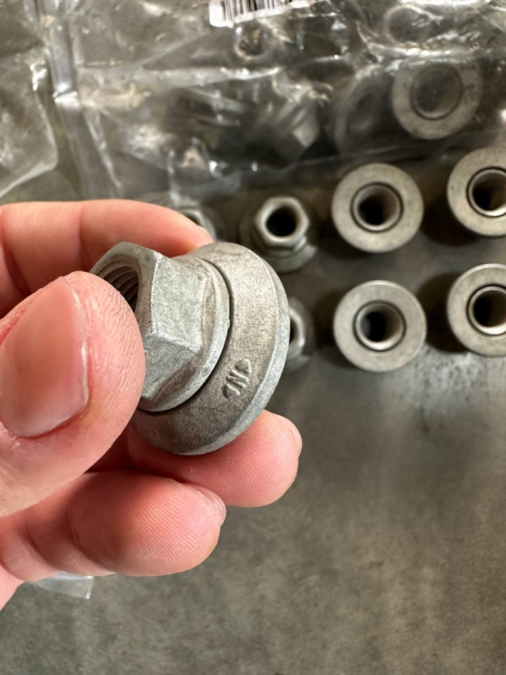 Гайка шпильки підсилена з великою шайбою СПАРКА W906-907