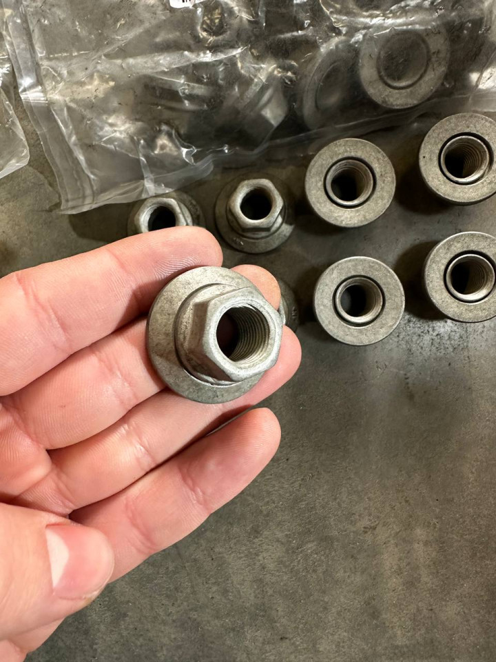 Гайка шпильки підсилена з великою шайбою СПАРКА W906-907