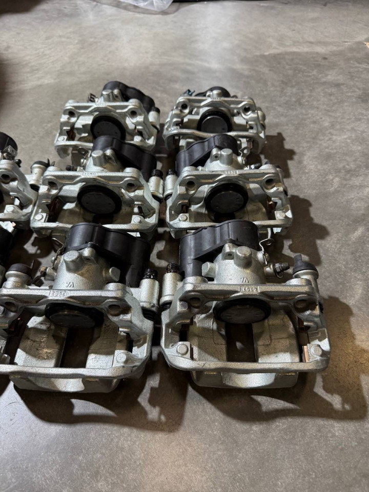 Супорт-електро,електроручник Sprinter W907-910. Лівий-A9074236900, Правий-A9074237000