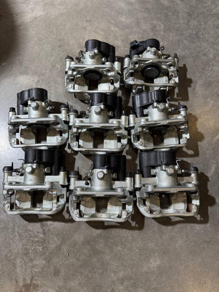 Супорт-електро,електроручник Sprinter W907-910. Лівий-A9074236900, Правий-A9074237000