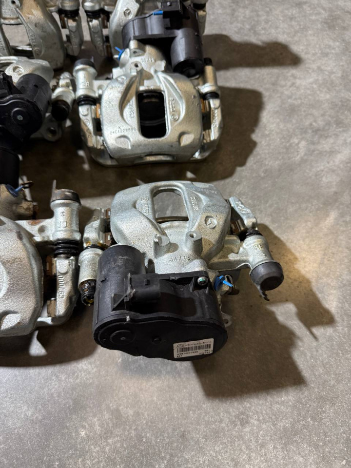 Супорт-електро,електроручник Sprinter W907-910. Лівий-A9074236900, Правий-A9074237000