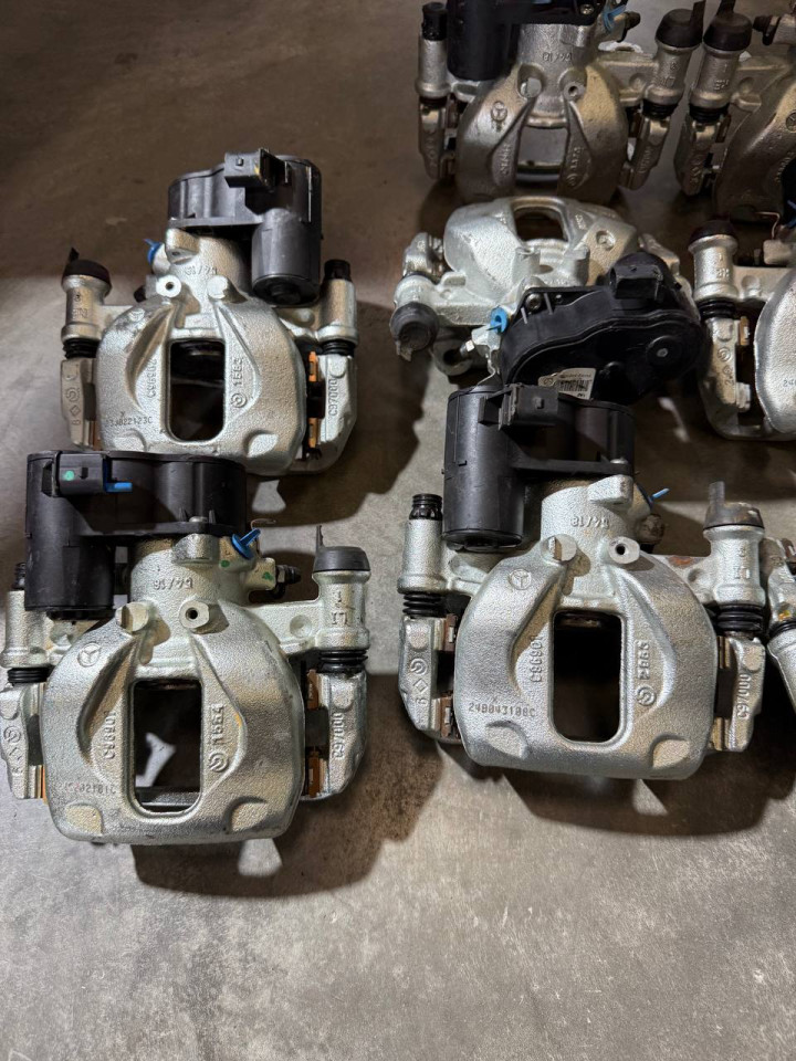 Супорт-електро,електроручник Sprinter W907-910. Лівий-A9074236900, Правий-A9074237000