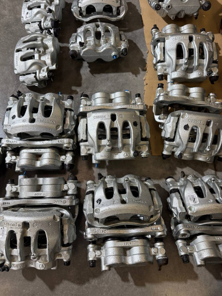 Супорт задній СПАРКА,ДВУХКАТКОВИЙ Sprinter W906-907. Лівий-A9074239100, Правий-A9074239200. Продаються парою!