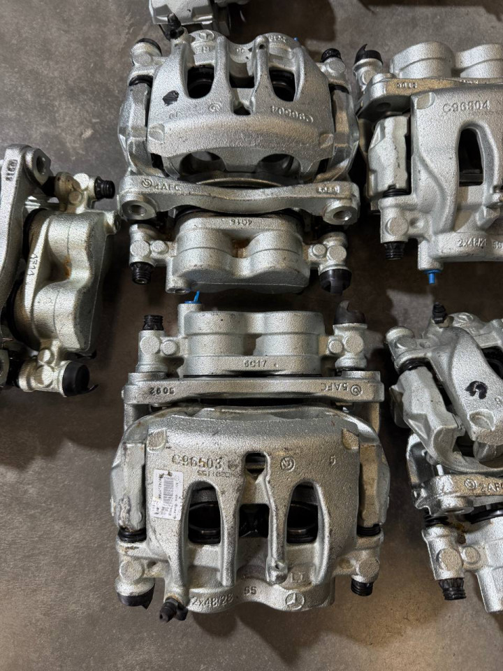 Супорт задній СПАРКА,ДВУХКАТКОВИЙ Sprinter W906-907. Лівий-A9074239100, Правий-A9074239200. Продаються парою!