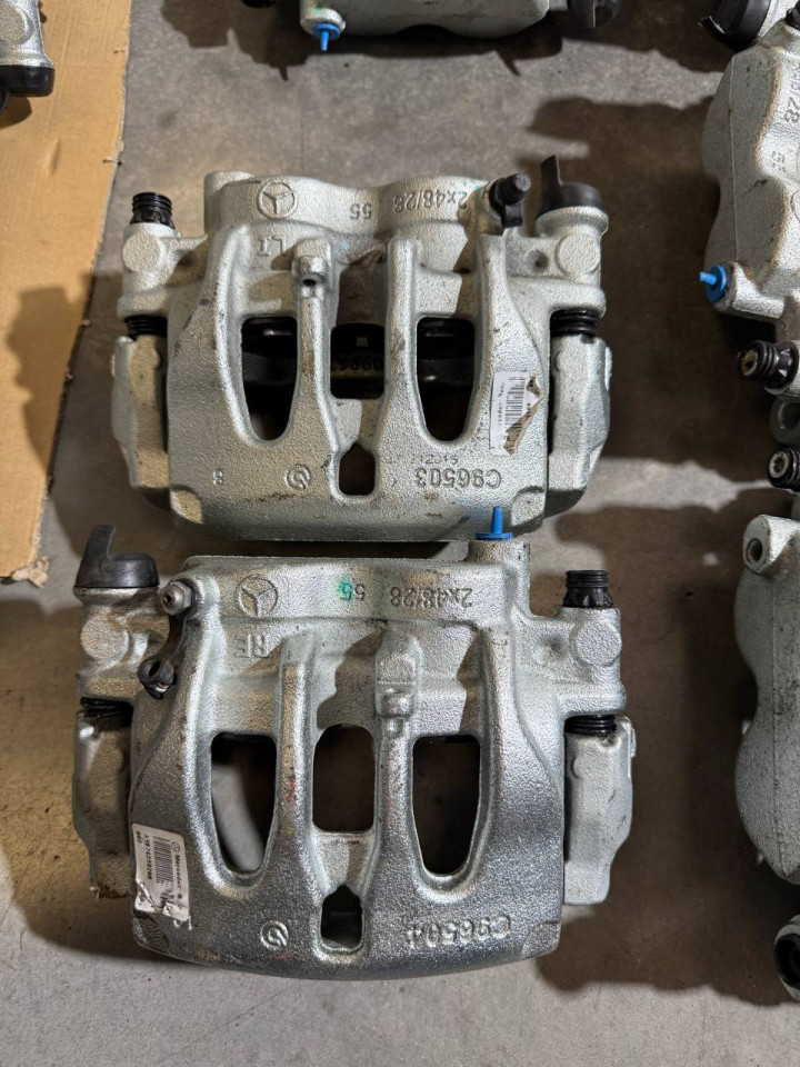 Супорт задній СПАРКА,ДВУХКАТКОВИЙ Sprinter W906-907. Лівий-A9074239100, Правий-A9074239200. Продаються парою!