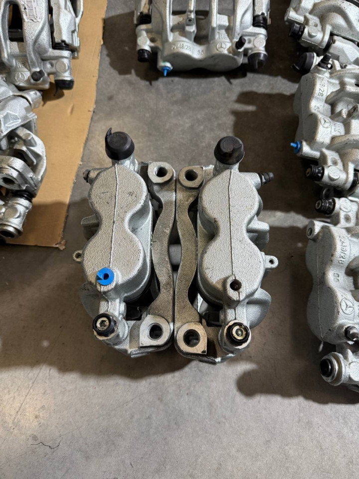 Супорт задній СПАРКА,ДВУХКАТКОВИЙ Sprinter W906-907. Лівий-A9074239100, Правий-A9074239200. Продаються парою!