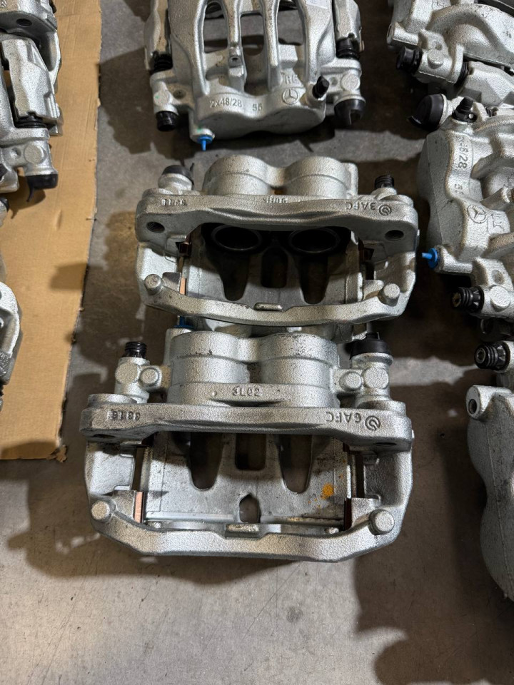 Супорт задній СПАРКА,ДВУХКАТКОВИЙ Sprinter W906-907. Лівий-A9074239100, Правий-A9074239200. Продаються парою!