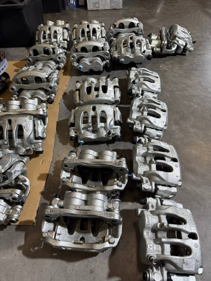 Супорт задній СПАРКА,ДВУХКАТКОВИЙ Sprinter W906-907. Лівий-A9074239100, Правий-A9074239200. Продаються парою!