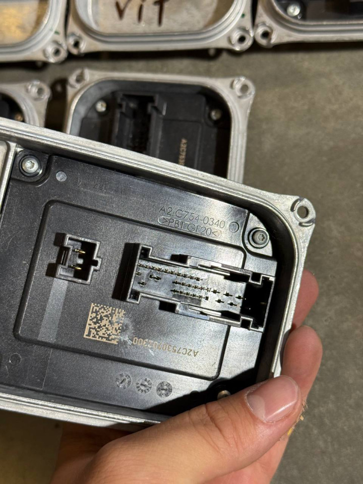 Модуль,блок керування фарою основним світло(LED) Sprinter W907-910