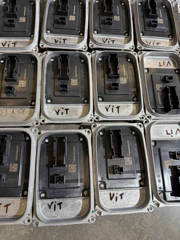 Модуль,блок керування фарою основним світло(LED) Sprinter W907-910