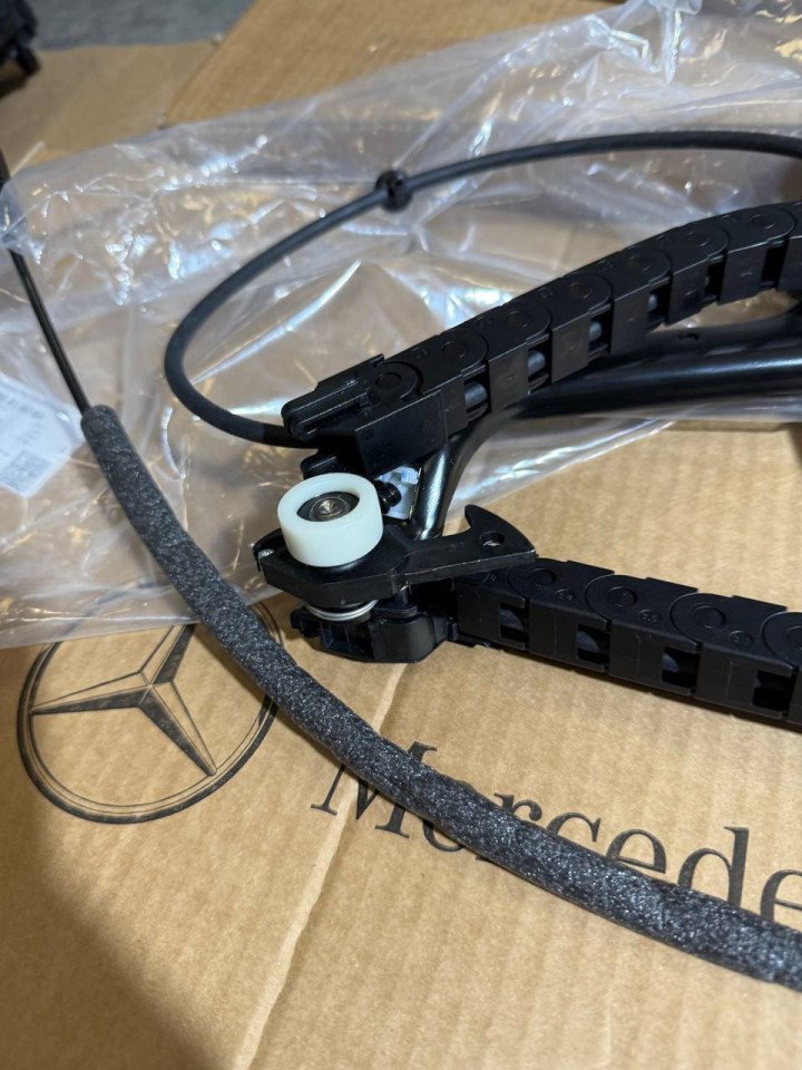 Ролик нижній сдвижной боковой двери Sprinter W906/VW Crafter