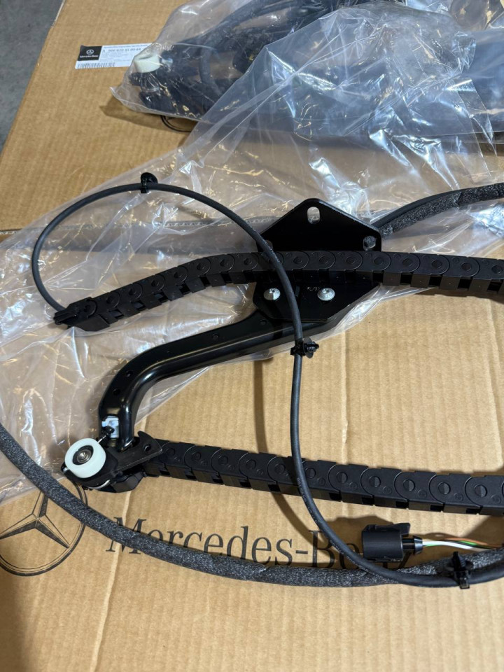 Ролик нижній сдвижной боковой двери Sprinter W906/VW Crafter