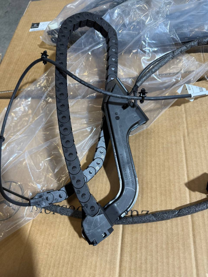 Ролик нижній сдвижной боковой двери Sprinter W906/VW Crafter