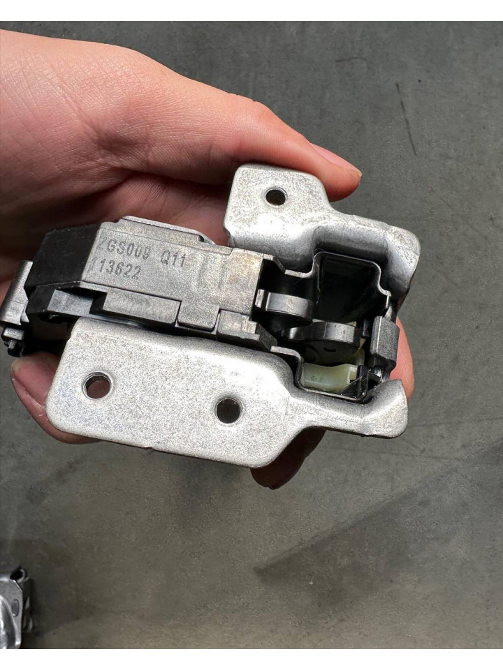 Замок верхній задніх правих дверей Sprinter W907-910