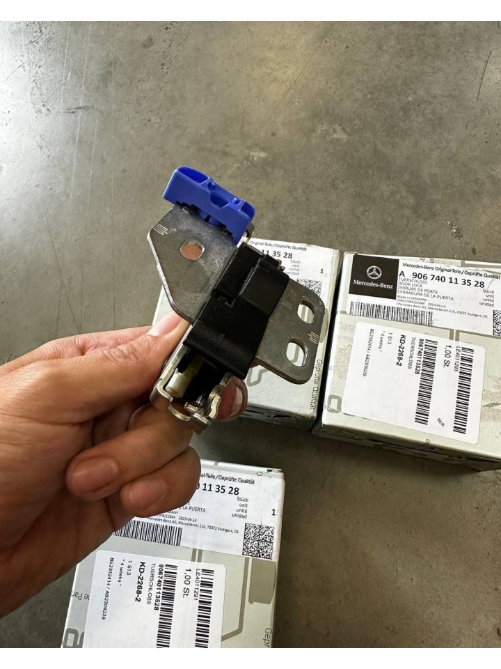 Замок верхній лівих задніх розпашних дверей Sprinter W906/VW Crafter