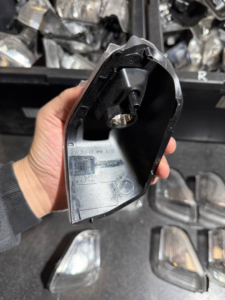 Повторювач повороту на дзеркало Sprinter/VW Crafter 