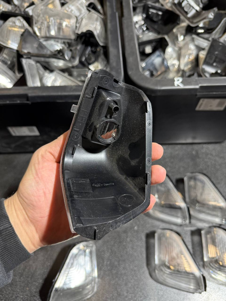 Повторювач повороту на дзеркало Sprinter/VW Crafter 