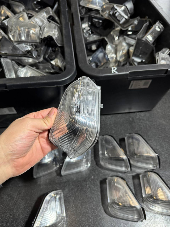 Повторювач повороту на дзеркало Sprinter/VW Crafter 